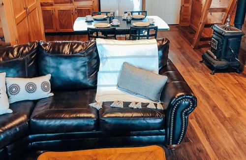 Mount Vernon Cabin | Cozy and Comfortable Lake Cabin