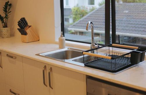 Sandringham Apartment | Cozy and comfortable, sunny three-storey building