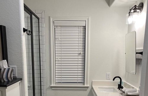 Lexington Cabin | Cozy and comfy lodging. Walking distance to the town square and BBQ!