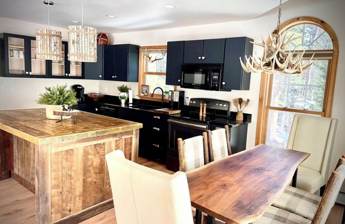 Valley of the Sun Cabin | Cozy and Comfy Mountain Retreat Near Breckenridge Ski Resort