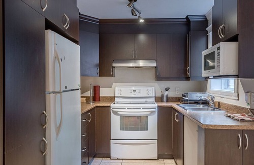 Sainte-Marie Apartment | Cozy and Comfy Private BR in Montreal