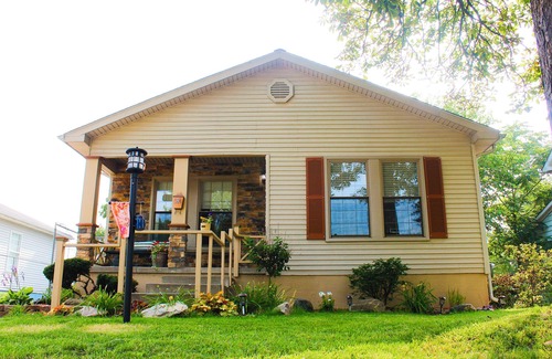 Mexicantown - Southwest Detroit House | Cozy and cute home, Nice Accommodations ,10 minutes from the hot Downtown D !
