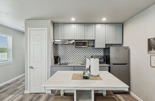 Whitesboro Apartment | Cozy and Cute Studio 15 minutes from Lake Texoma and 30 minutes from WinStar.
