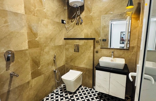 DLF Phase 3 Apartment | Cozy and Elegant One Bedroom Private Space