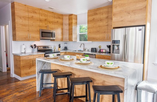 Eastside Promise Neighborhood Cottage | Cozy and Gorgeous 2br/1ba Near Amazing Downtown