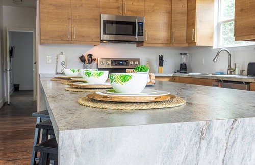 Eastside Promise Neighborhood Cottage | Cozy and Gorgeous 2br/1ba Near Amazing Downtown