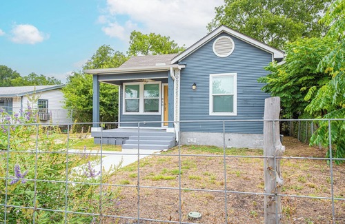 Eastside Promise Neighborhood Cottage | Cozy and Gorgeous 2br/1ba Near Amazing Downtown