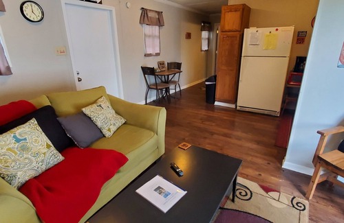 West Monroe House | Cozy and In the Middle of it all 2br/1ba - Extended Stay!
