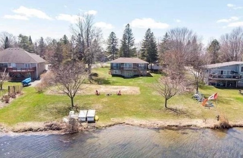 Valentia Cottage | Cozy and luxurious four seasons waterfront cottage