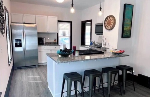 Minneapolis House | Cozy and Modern 4 bedroom 1 Bathroom McKinley Homenn