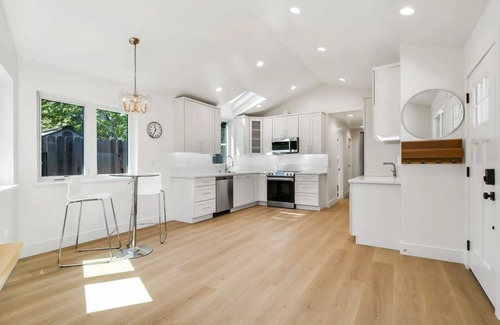 Martinez Cottage | Cozy and Modern ADU cottage in Martinez