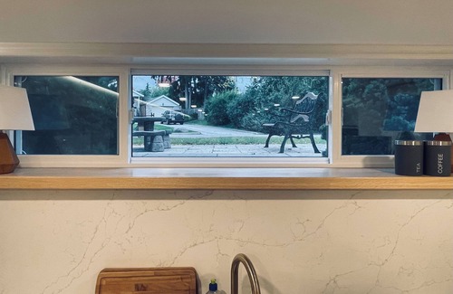 Wexford House | Cozy and Modern Place Near Local Attractionsn