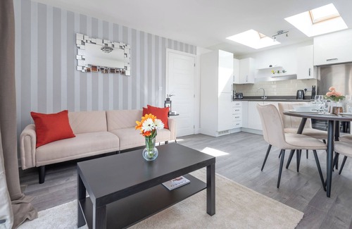 Dartford House | Cozy and modern two-bedroom apartment