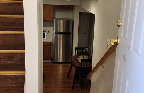 Gateway House | Cozy and Neat house in a quite and safe neighborhood, very friendly hosts!