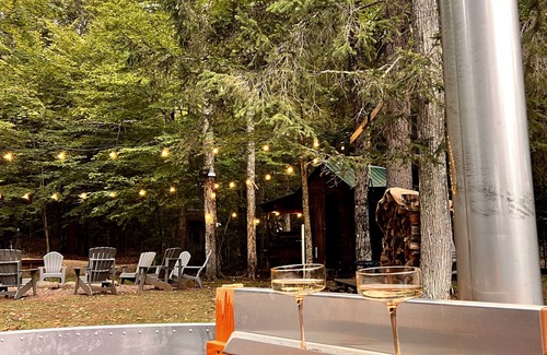 Croghan House | Cozy and private lakefront cabin - perfect for large groups & family reunions!