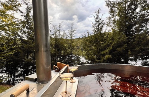 Croghan House | Cozy and private lakefront cabin - perfect for large groups & family reunions!