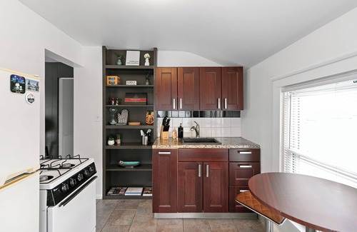 Berkley Apartment | Cozy and Quaint 1 Bedroom Home