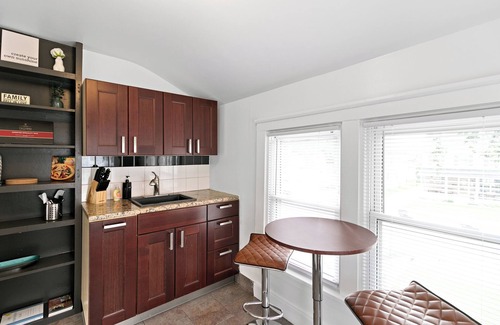 Berkley Apartment | Cozy and Quaint 1 Bedroom Home