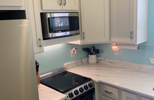 Redington Shores Condo | Cozy And Quaint "Old Florida" Beach Condo - Updated Kitchen