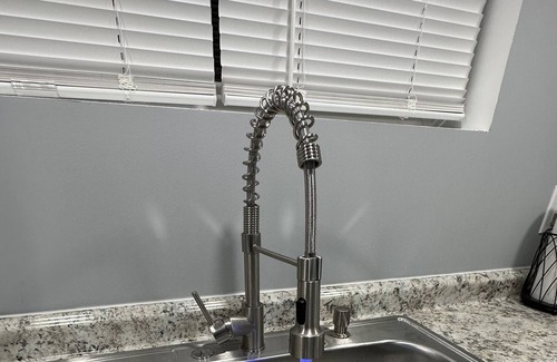 West Lawn Apartment | Cozy and quiet 2-bedroom apartment near Midway airport w/in-unit washer/dryer.