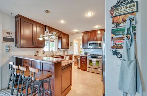 San Ysidro House | Cozy and quiet 6-bedroom retreat close to outlet mall shopping and more!