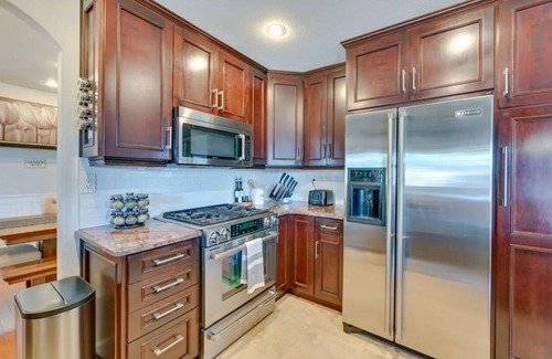 San Ysidro House | Cozy and quiet 6-bedroom retreat close to outlet mall shopping and more!