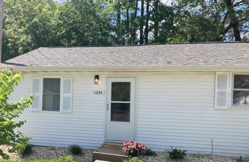 South Beloit Apartment | Cozy and Quiet Oasis, South Beloit. Very Clean, 1 bedroom apartment