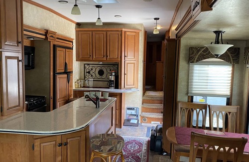 Blind Bay House | Cozy and quiet !! on the Shuswap !! Sunsets !!