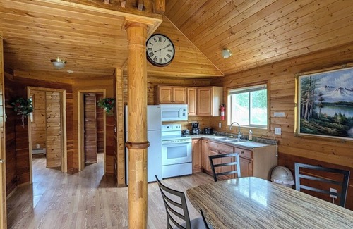 McBride Cabin | Cozy and Relaxing Getaway Cabin #14