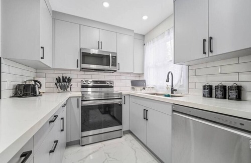 Rosemount House | Cozy and Spacious 3BR Home in Kitchener