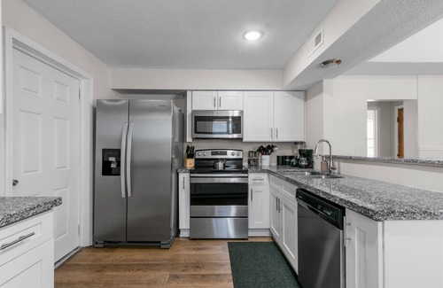 Rosedale House | Cozy and Spacious 4BR Close to KU|Westport|Plaza