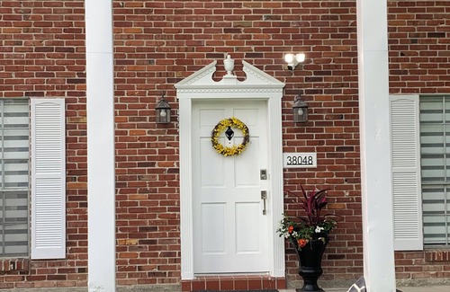 Gonzales House | Cozy and spacious house: 7 beds & 3 bathrooms only 2 miles from I-10