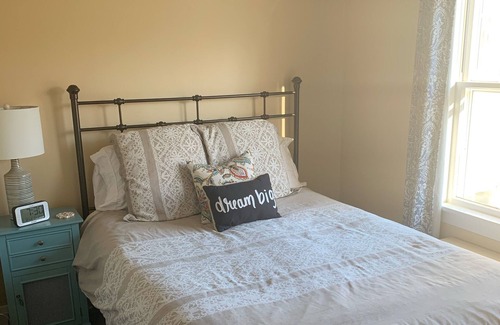 Sault Ste. Marie House | Cozy And Sparkling Clean ~ Better Than A Hotel!