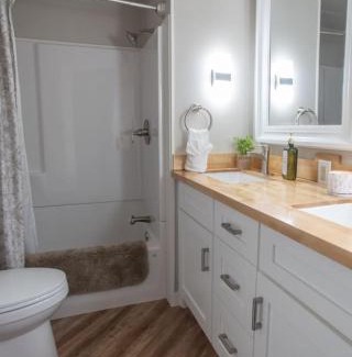 Grayland House | Cozy and Stylishly-Walk To The Beach - Sleeps 5