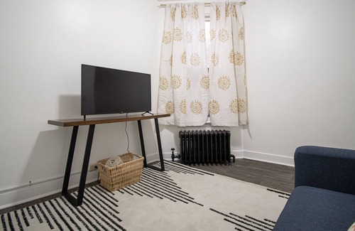 North Chicago Apartment | Cozy and trendy apartment for 2 near Great Lakes Naval Station!