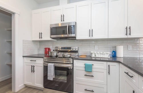 Southwest Edmonton House | Cozy and Unique Ravine Suite