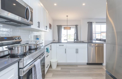 Southwest Edmonton House | Cozy and Unique Ravine Suite