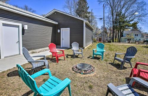 Ludington Apartment | Cozy and Urban Ludington Apt about 1 Mi to Lake Michigan