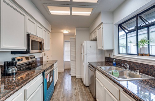 Antelope House | Cozy Antelope Home ~ 14 Mi to Sacramento!