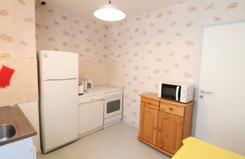 Saint-Vincent-de-Salers Apartment | Cozy Apartment Near Puy Mary: Hiking, Skiing, Historic Villages, 2BR, Sleeps 4, BBQ, Garden
