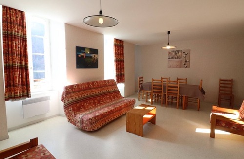 Saint-Vincent-de-Salers Apartment | Cozy Apartment Near Puy Mary: Hiking, Skiing, Historic Villages, 2BR, Sleeps 4, BBQ, Garden