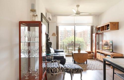 L'Hospitalet de Llobregat Apartment | Cozy Apartment near Fira Gran Via with AC