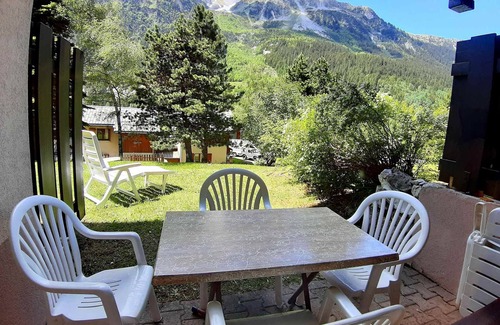 Pralognan-la-Vanoise Apartment | Cozy apartment with heated pool and south terrace in Pralognan-la-Vanoise
