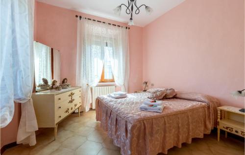 Castelvecchio Pascoli Apartment | Cozy Apartment In Castelvecchio Pascoli