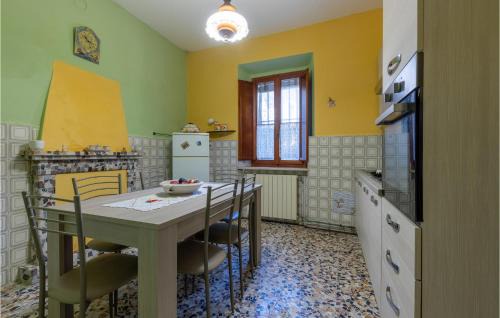 Castelvecchio Pascoli Apartment | Cozy Apartment In Castelvecchio Pascoli
