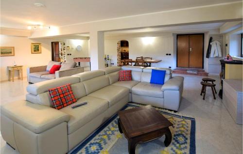 Campello sul Clitunno Apartment | Cozy Apartment In Loc Fontanelle