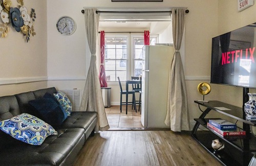 Brightwood Apartment | Cozy Apartment at Washington DC! Sun Filled & Comfortable!