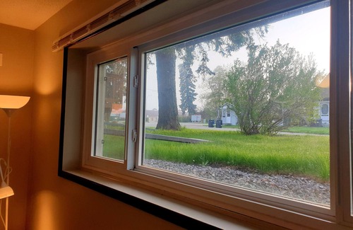 Sylvan Lake Apartment | Cozy Apartment by the Beach *Pet Friendly!*