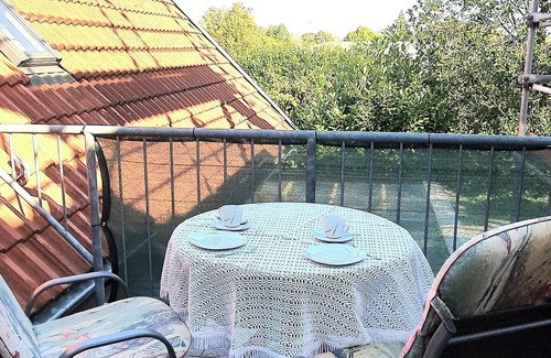 Jever Apartment | Cozy apartment centrally located with separate entrance and parking.