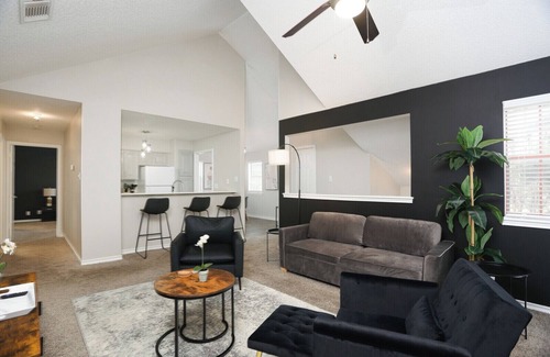 Oakwell Farms Apartment | Cozy Apartment close to Airport